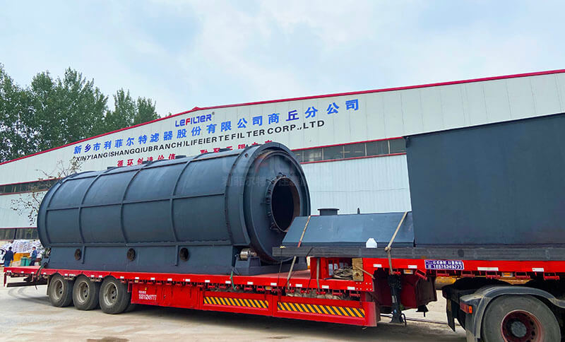 辽宁赵总订购的一套LES-2880型油泥炭化设备装车发货